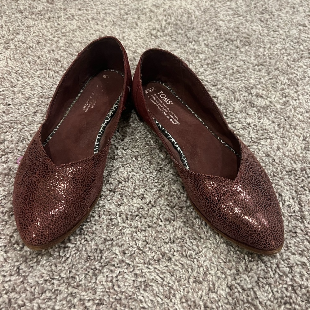 Tom’s women’s jutti slip on flats - Size 8.5